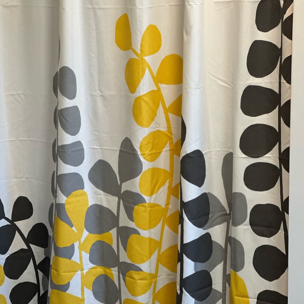 Beautiful Room Essentials shower curtain
Used in guest bathroom.